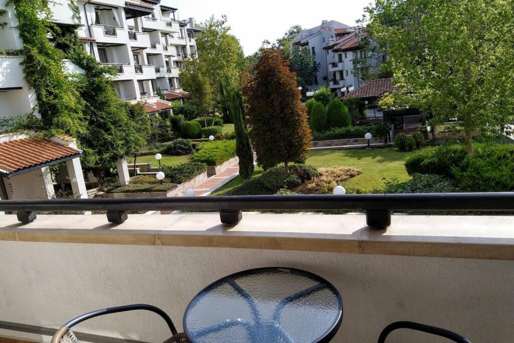 Apartment In The Picturesque Oasis Resort & Spa Lozenets Exterior foto