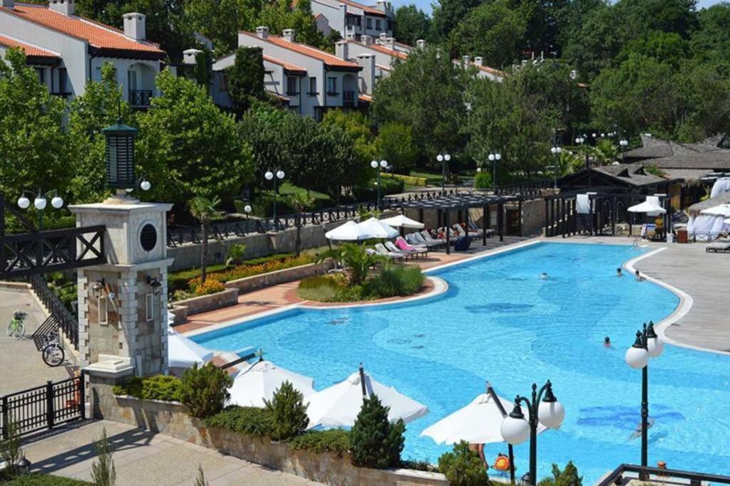 Apartment In The Picturesque Oasis Resort & Spa Lozenets Exterior foto