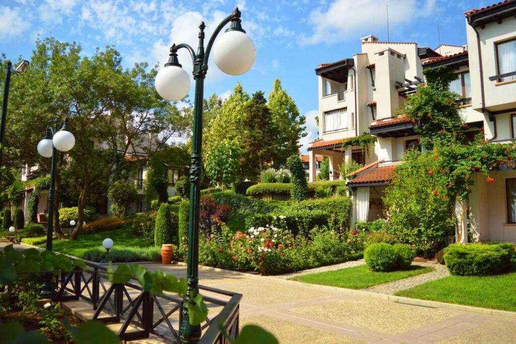 Apartment In The Picturesque Oasis Resort & Spa Lozenets Exterior foto
